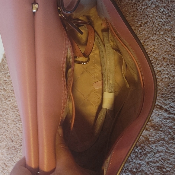 Michael Kors Luxury Pink 👜 - Picture 6 of 7